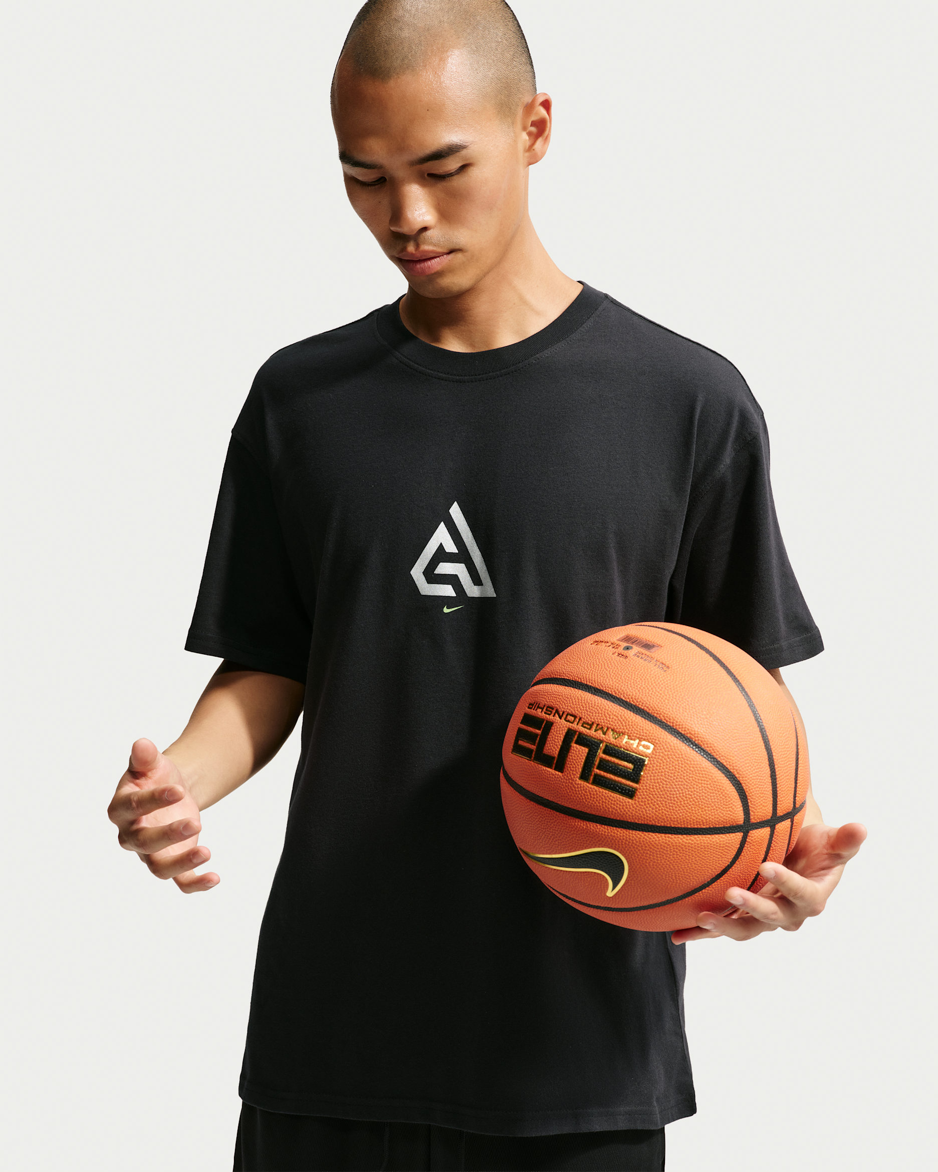 International Basketball Games 2019 Tシャツ Giannis Men's Basketball T-Shirt. Nike CA